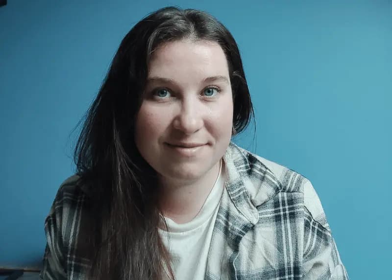 Portrait de Célia, praticienne Reiki et guide Oracle à Rennes